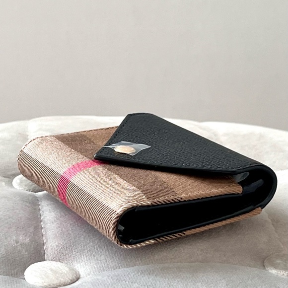 Burberry Bifold Wallet in Black - Picture 3 of 11